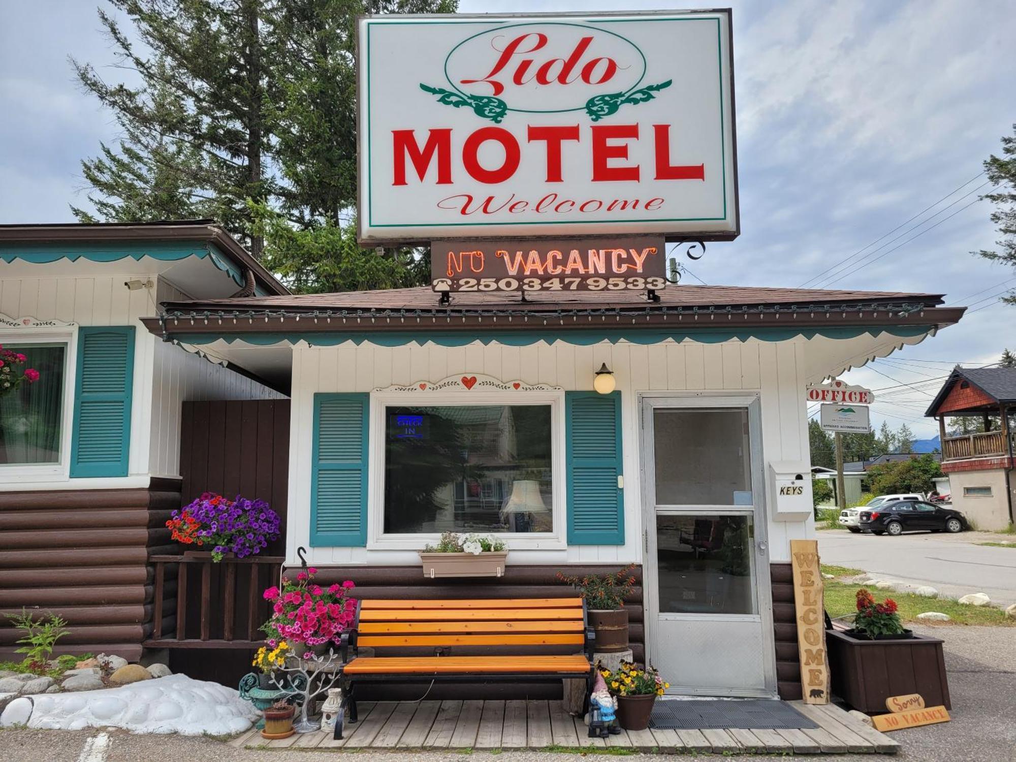 Lido Motel Radium Hot Springs Exteriör bild